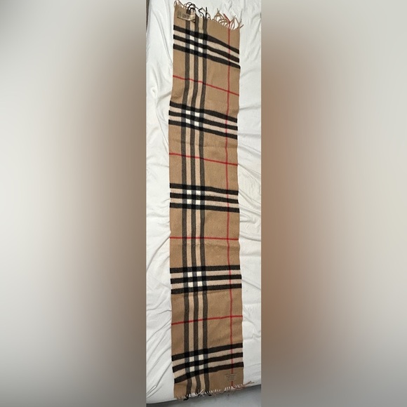 Burberry Check Cashmere Scarf - Picture 7 of 7